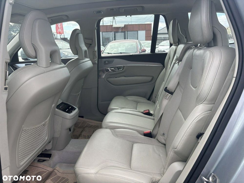 Volvo XC 90 - 30