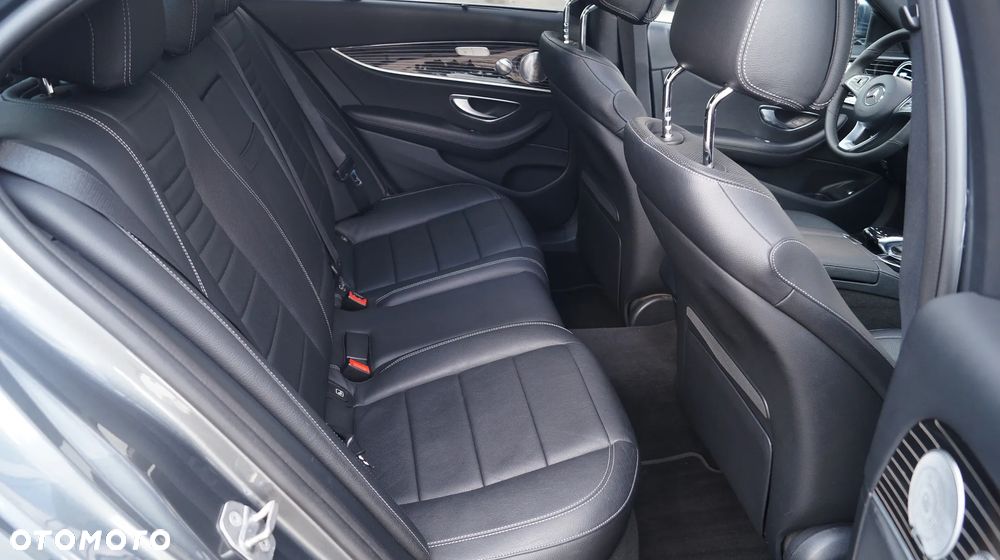 Mercedes-Benz Klasa E 400 4Matic 9G-TRONIC Exclusive - 23