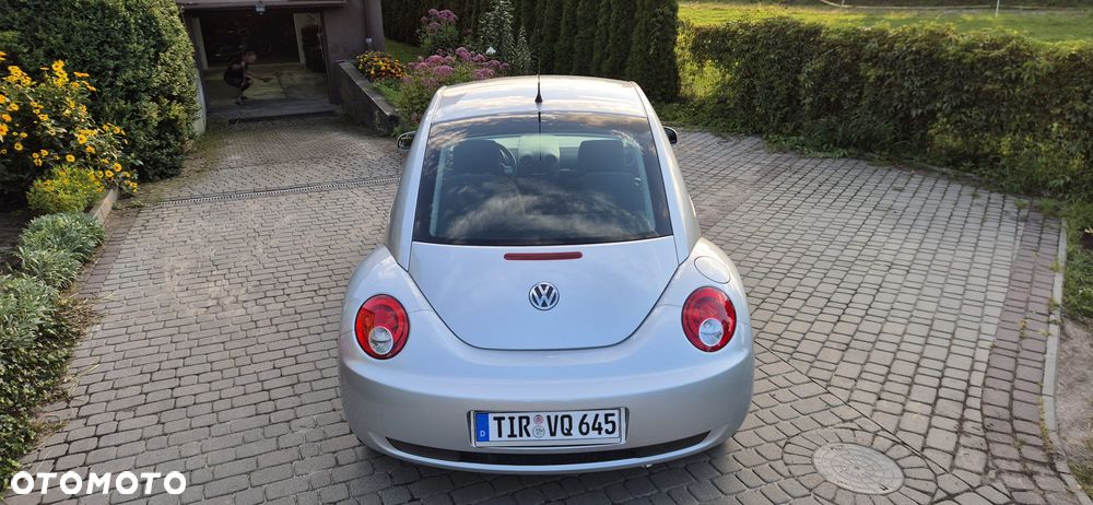 Volkswagen New Beetle - 24