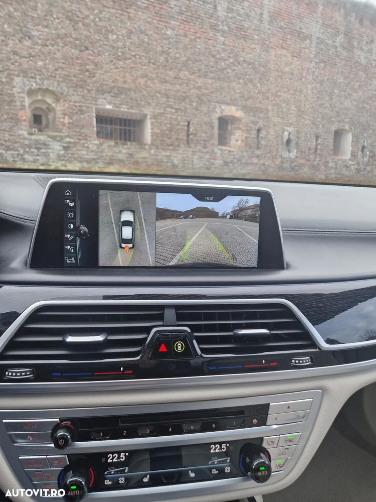 BMW Seria 7 740e iPerformance - 35