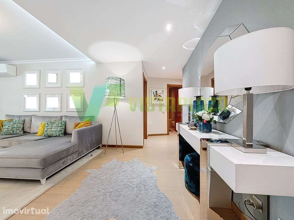 Apartamento T2 para Arrendamento ao Ano na Praia da Rocha - Grande imagem: 3/18