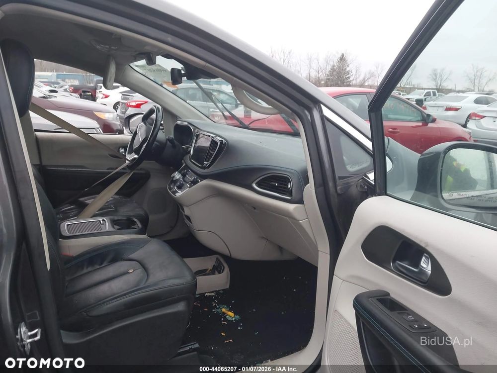 Chrysler Pacifica - 11