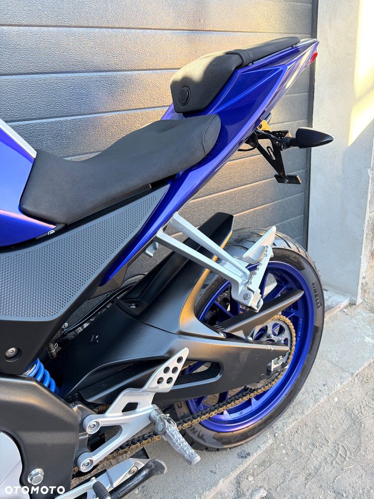 Yamaha YZF - 4