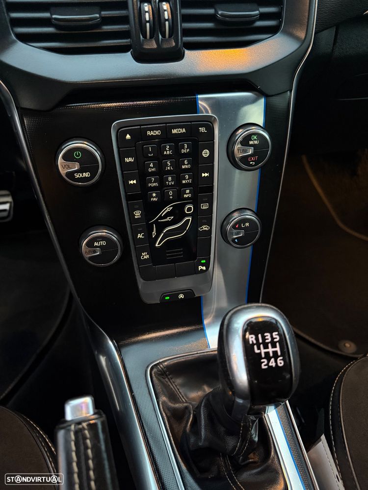 Volvo V40 D2 R Design - 41