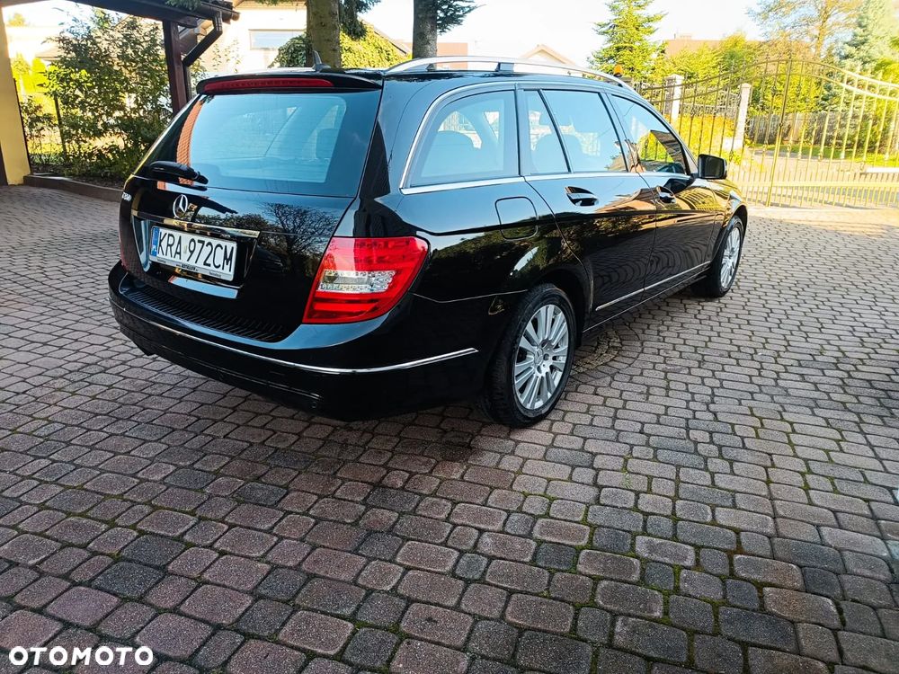 Mercedes-Benz Klasa C 180 CGI BlueEff Elegance - 16