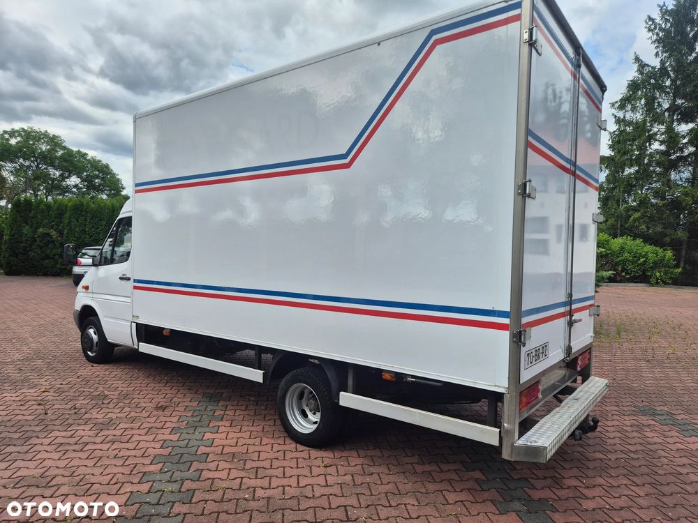 Mercedes-Benz Sprinter - 21