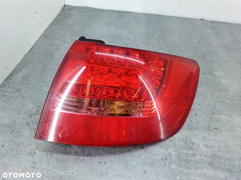LAMPA TYLNA PRAWA AUDI A6 C6 89317049 KOMBI - 1