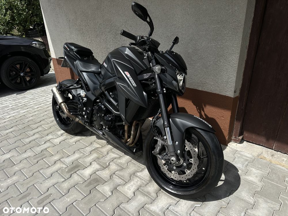 Suzuki GSX - 19
