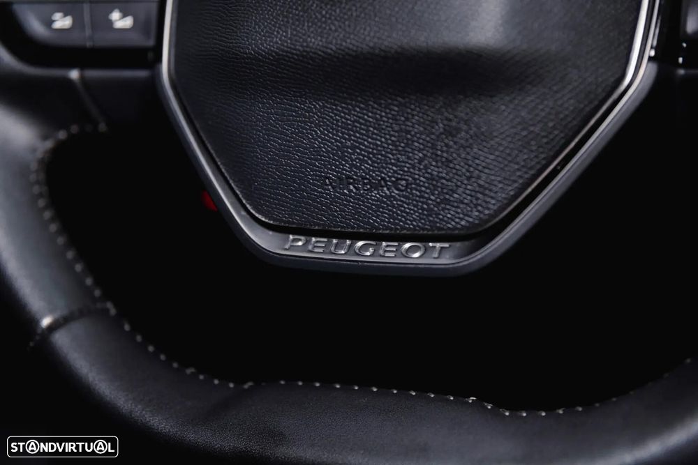 Peugeot e-2008 Allure - 21