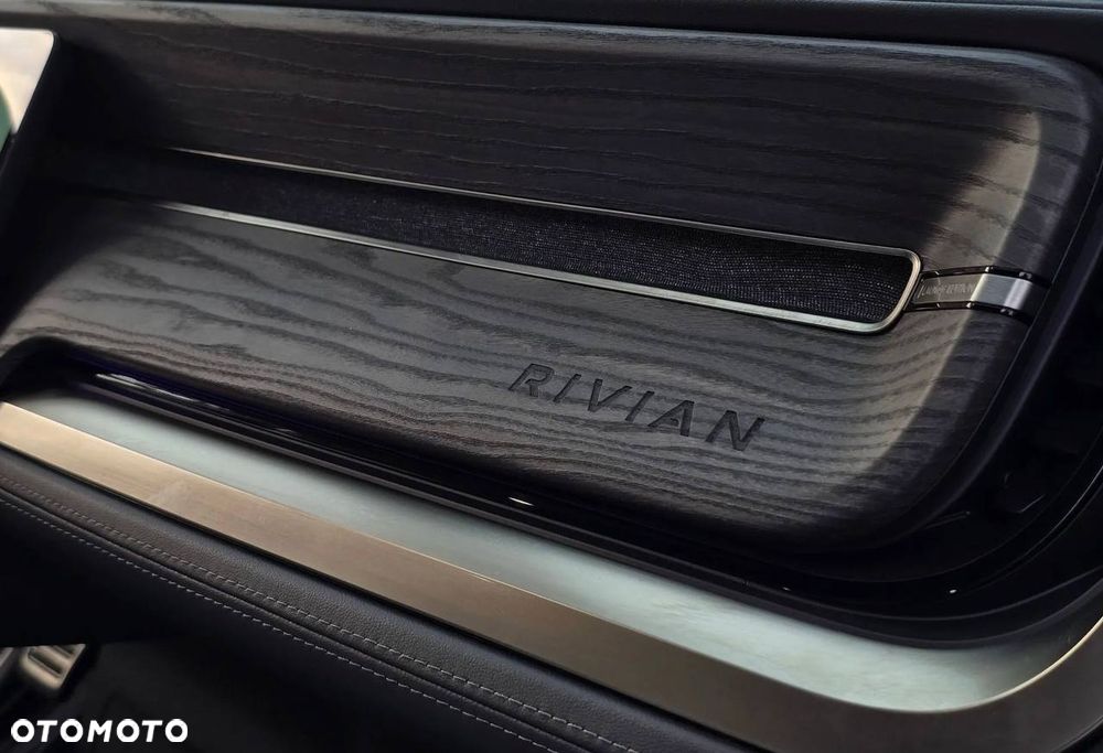 Rivian R1S - 12