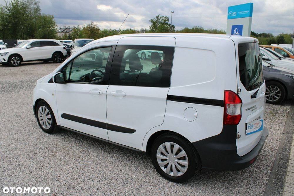 Ford Transit Courier - 9
