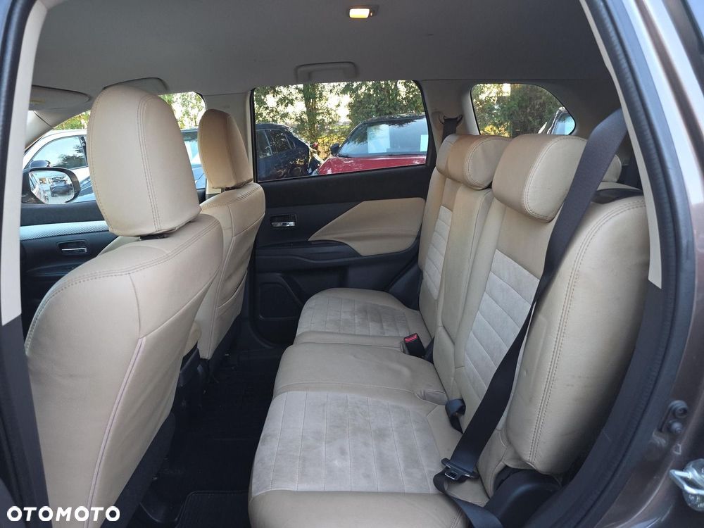 Mitsubishi Outlander - 12