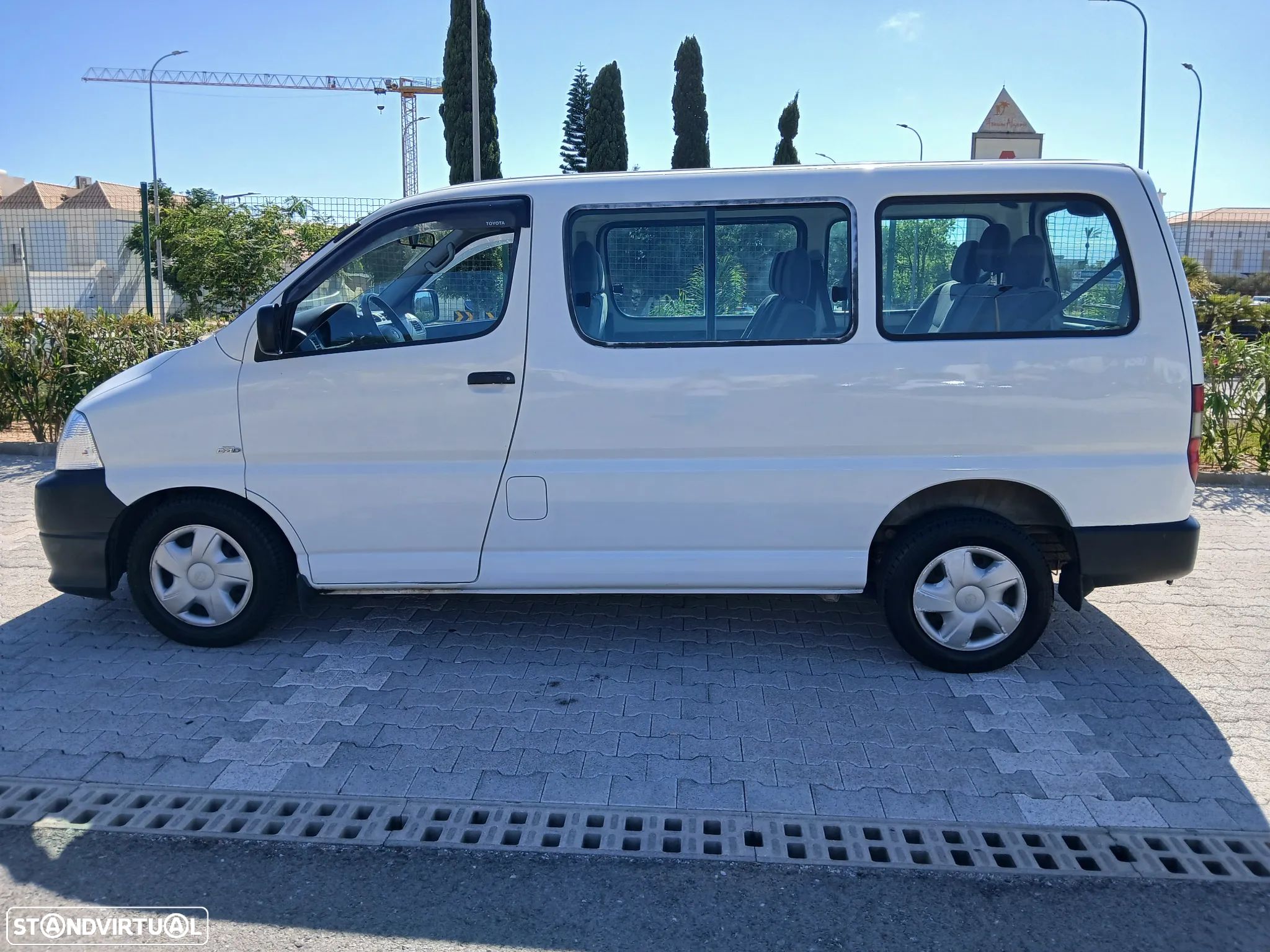 Toyota HiAce 2.5 D-4D Service 2.8T AC - 1