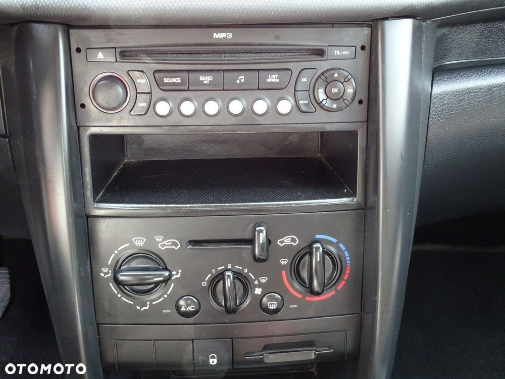 Peugeot 207 - 8