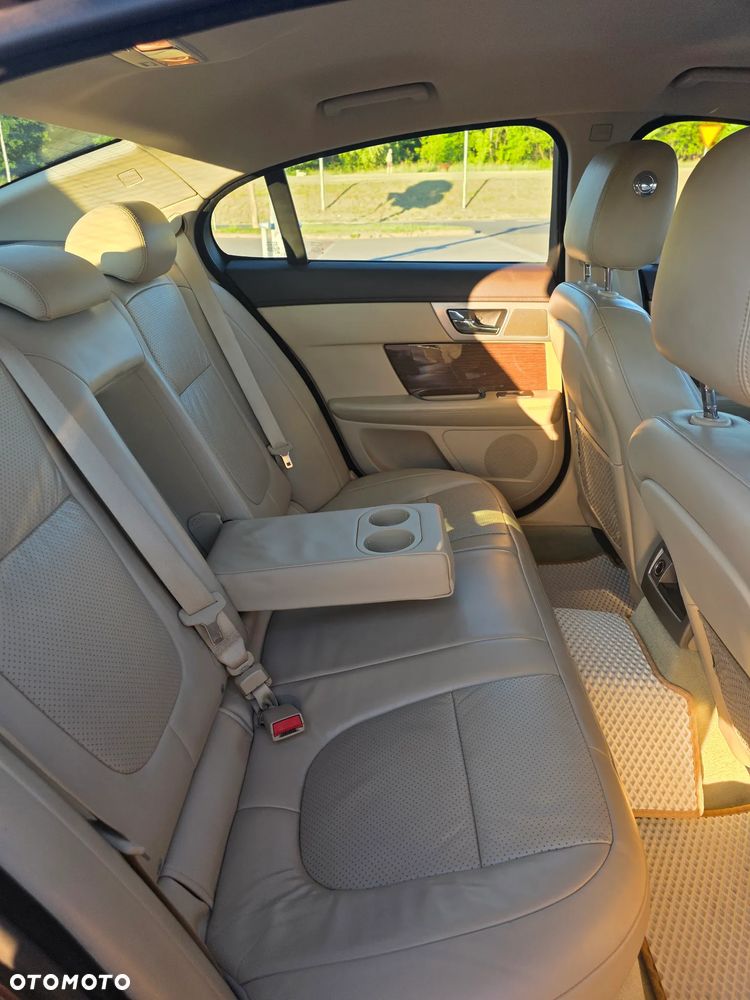Jaguar XF 3.0 V6 D Premium Luxury - 40