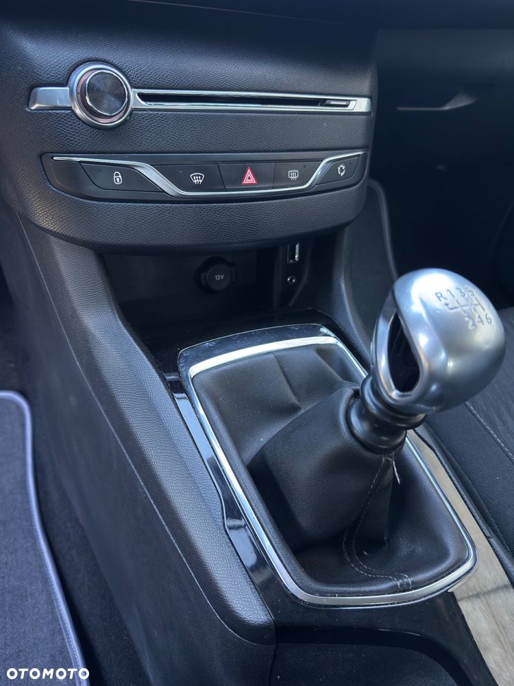 Peugeot 308 - 25