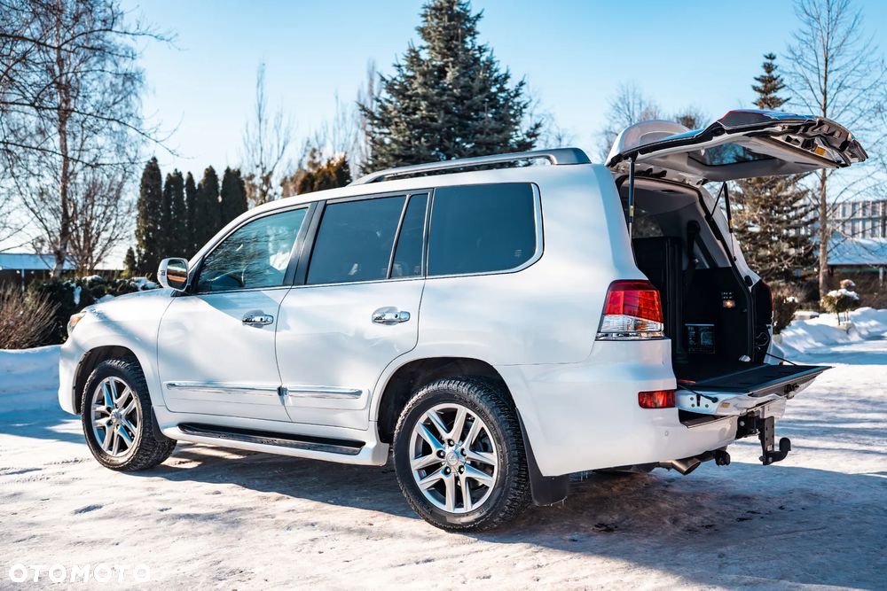 Lexus LX 570 Omotenashi - 12
