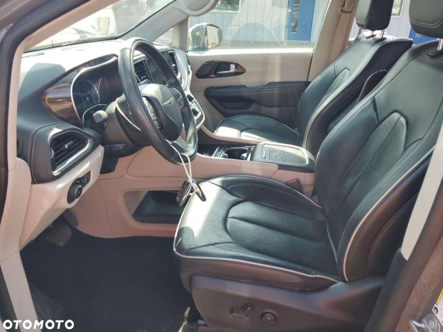 Chrysler Pacifica - 8
