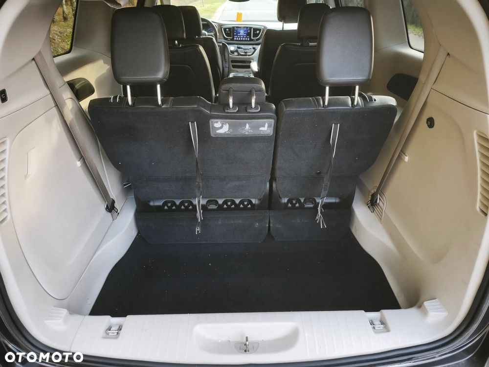 Chrysler Pacifica - 26