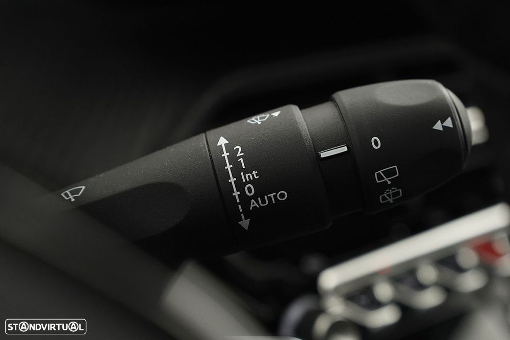 Peugeot 2008 1.2 PureTech Allure - 21