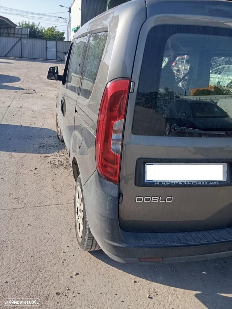 FAROLIM TRASEIRO ESQUERDO FIAT II - 1