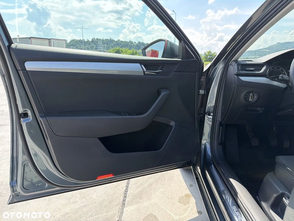 Skoda Superb 1.8 TSI Ambition - 11