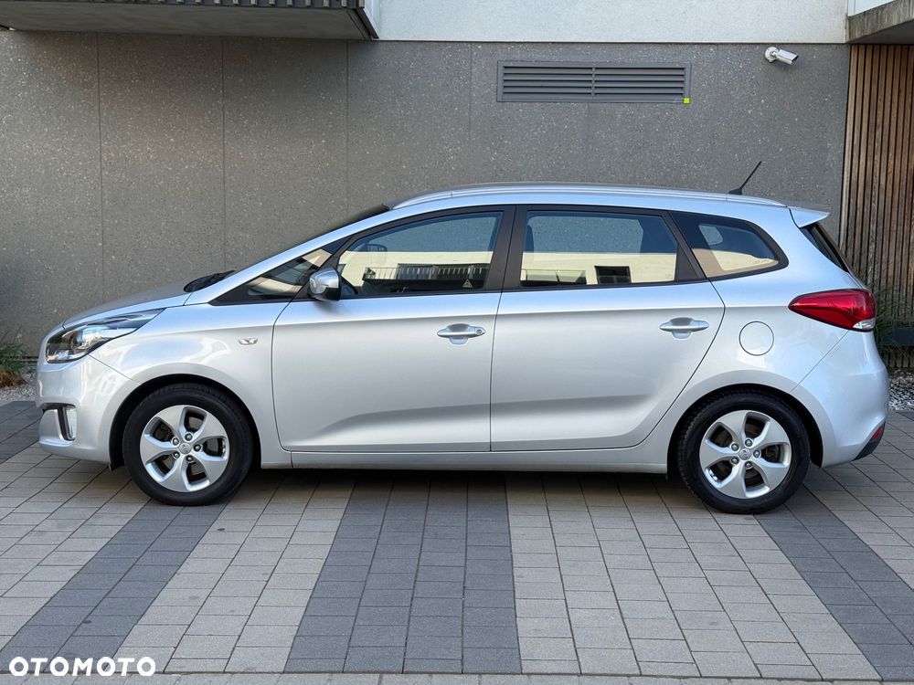 Kia Carens - 5