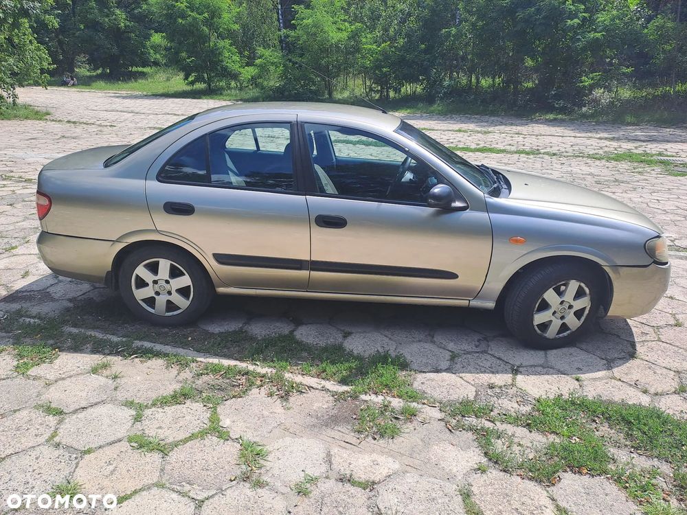 Nissan Almera 1.5 Base - 3