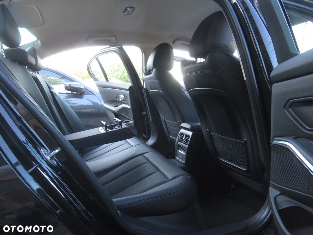 BMW Seria 3 320i Luxury Line - 8