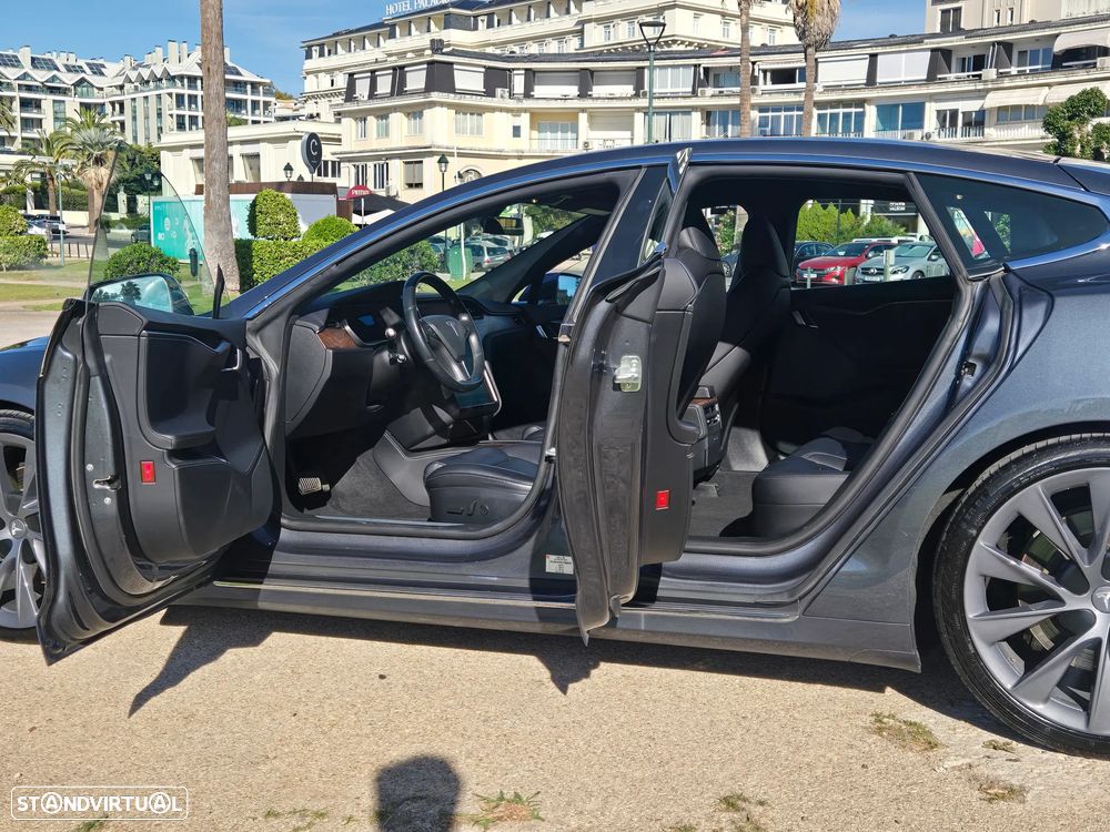 Tesla Model S Long Range — fotografia 16