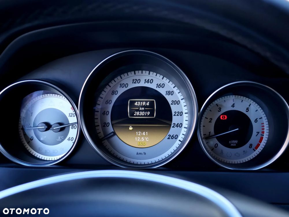 Mercedes-Benz Klasa C 180 CGI BlueEff Avantgarde - 35