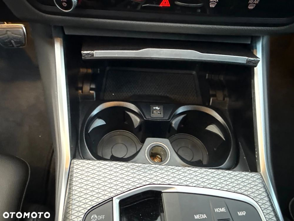 BMW Seria 3 330e xDrive M Sport sport - 34