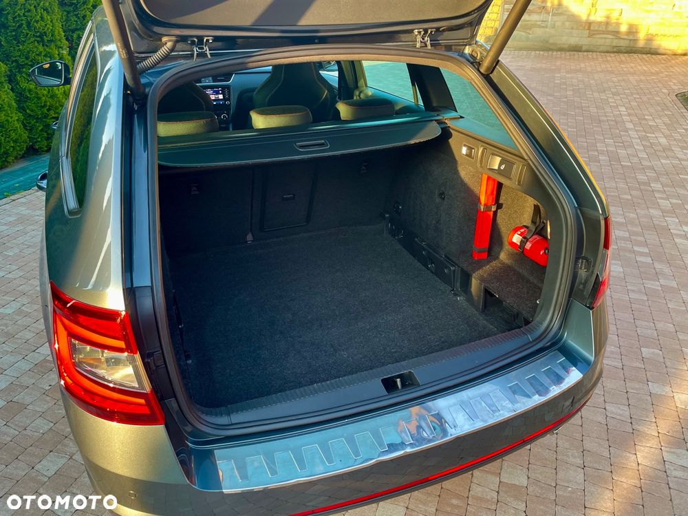 Skoda Octavia 2.0 TDI DSG RS - 22