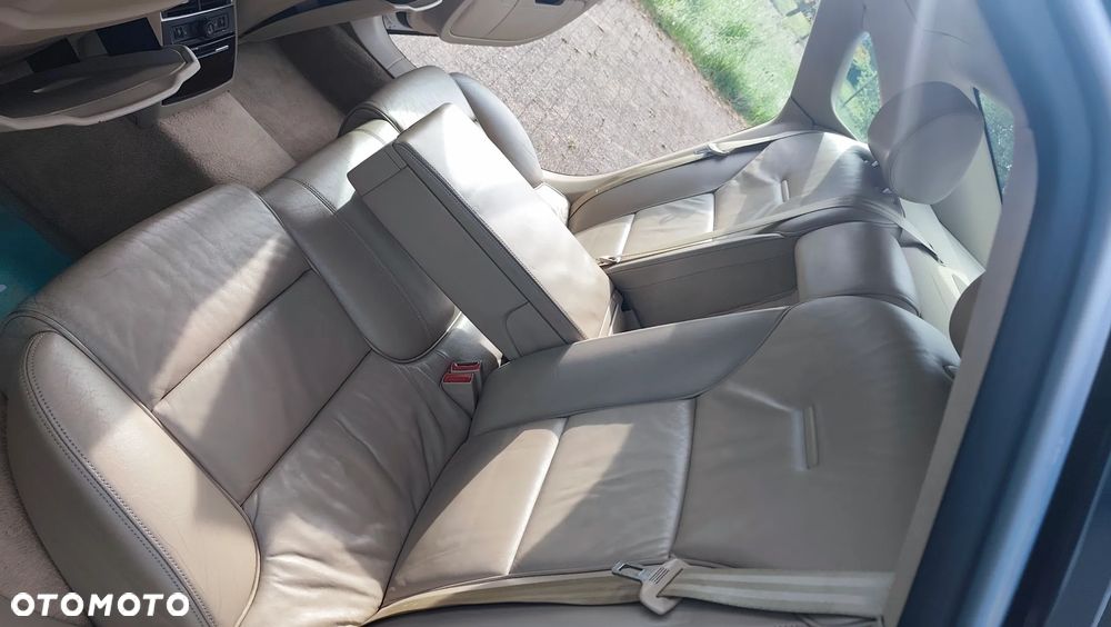 Audi A8 4.2 Quattro - 12
