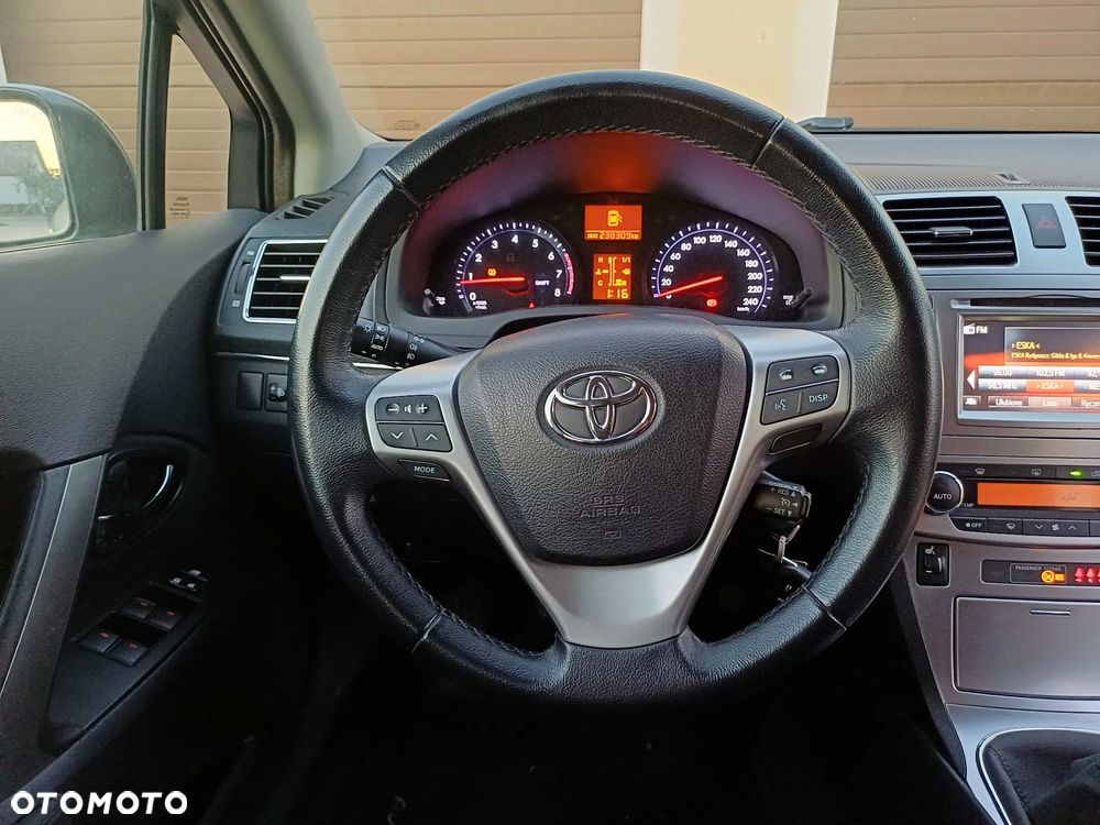 Toyota Avensis 2.0 Executive - 29