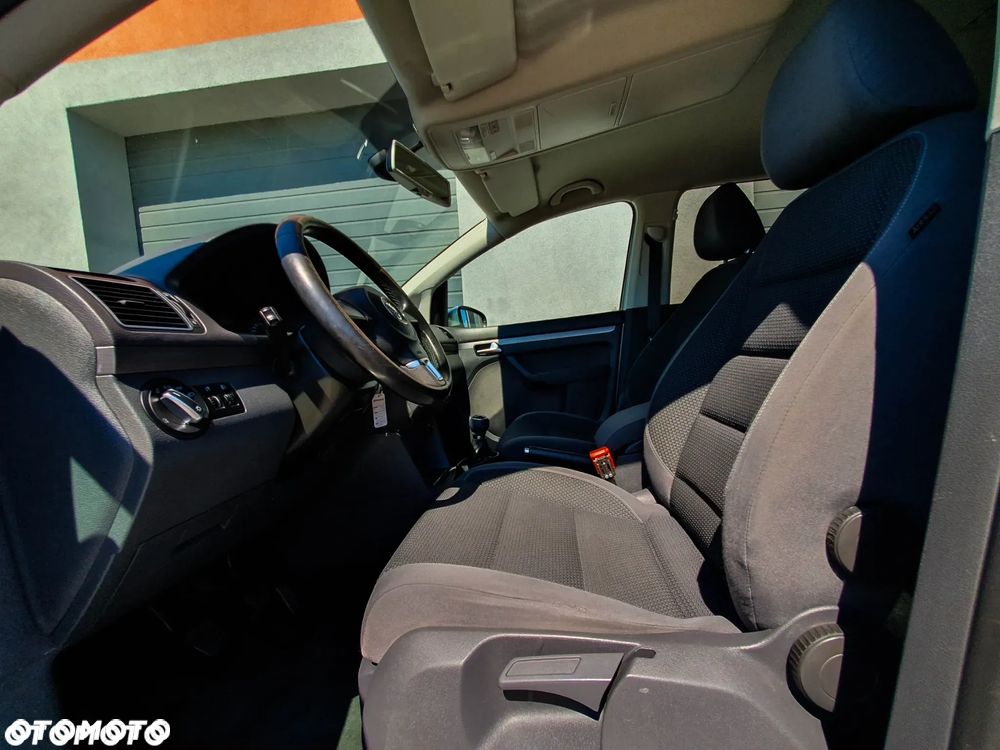 Volkswagen Touran - 28