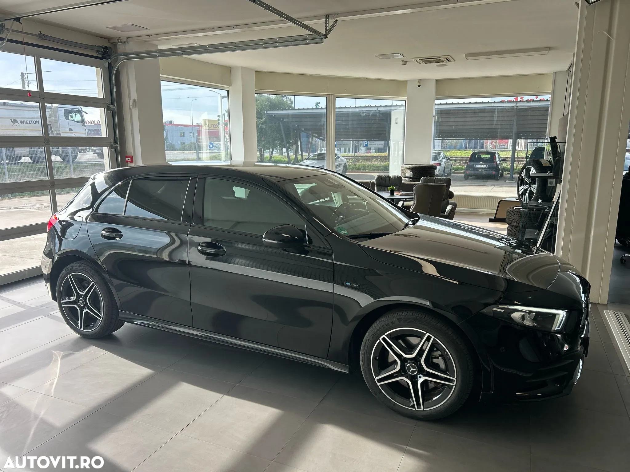Mercedes-Benz A 250 e 8G-DCT AMG Line - 4