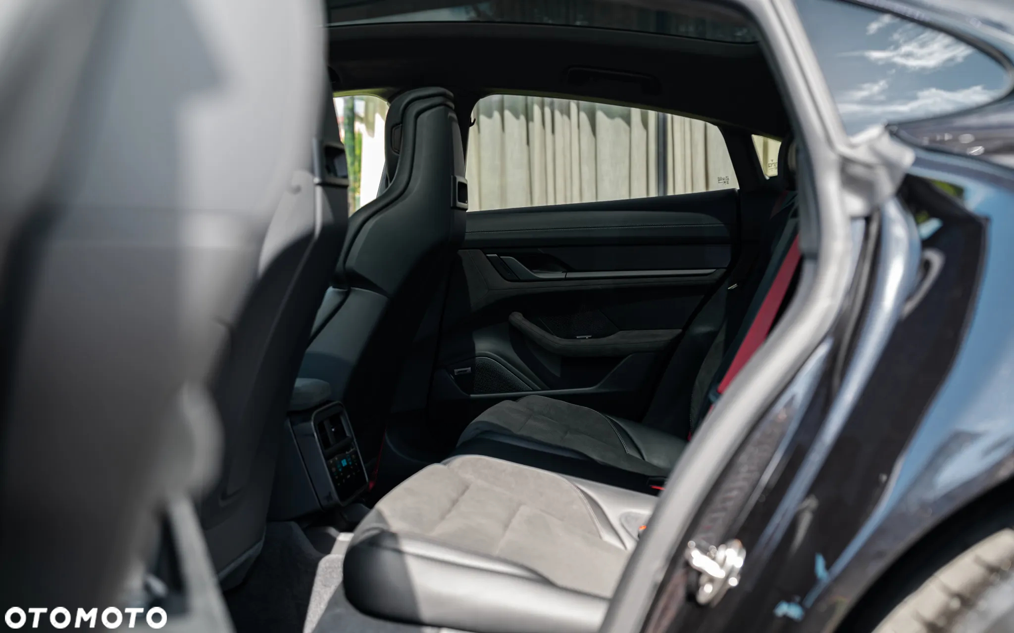 Porsche Taycan 105kWh GTS - 11