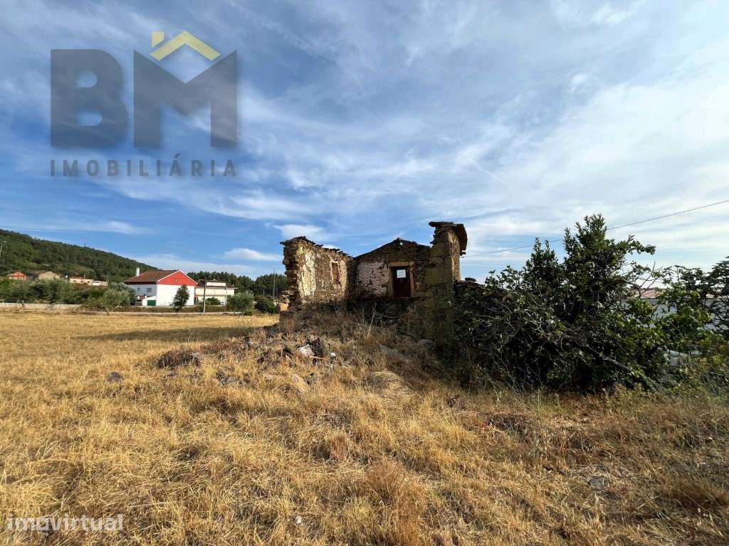 Terreno com Ruína para Reconstrução e Potencial de Construção em Sa... - Grande imagem: 5/18