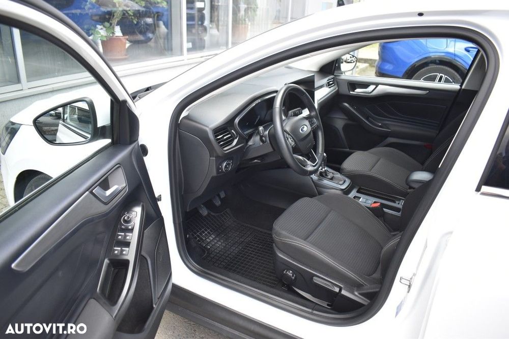 Ford Focus 1.0 EcoBoost 6MT MHEV Titanium - 38
