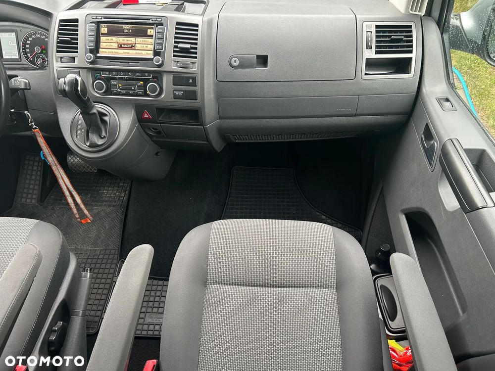 Volkswagen Caravelle - 10