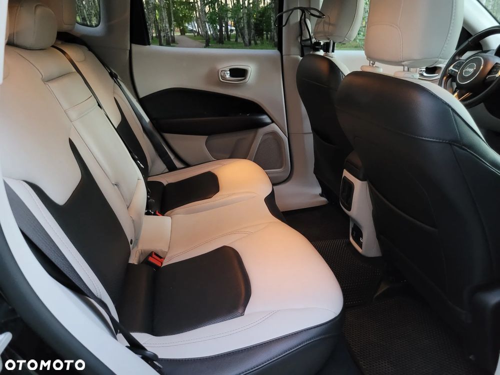 Jeep Compass - 25