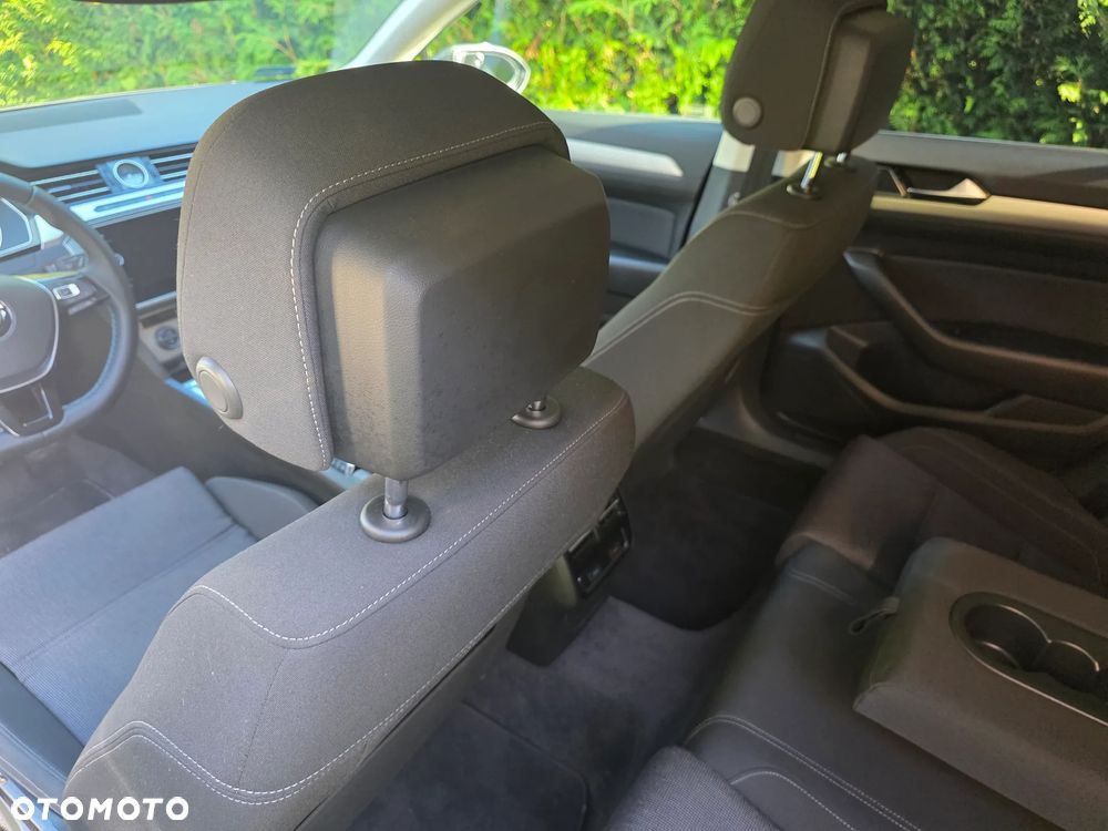 Volkswagen Passat - 17