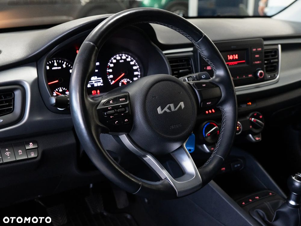 Kia Rio 1.2 L - 12