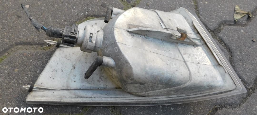 kierunek lewy VOLVO S40 V40 02-04 LIFT FL HELLA - 3