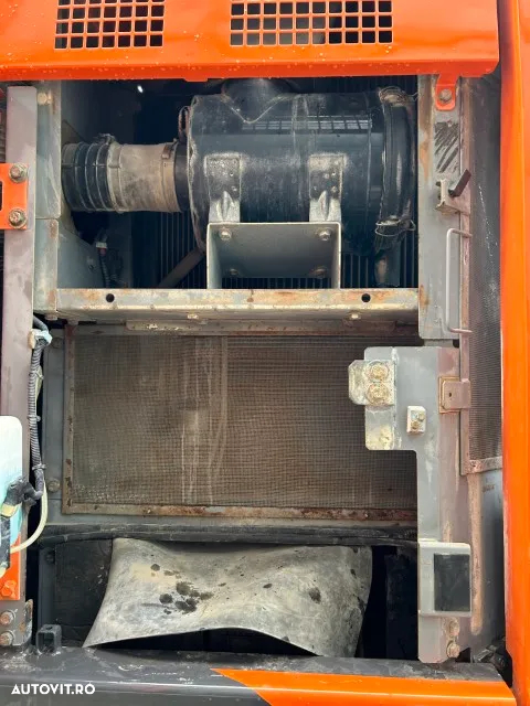 Hitachi ZX 225USLC-5B - 15