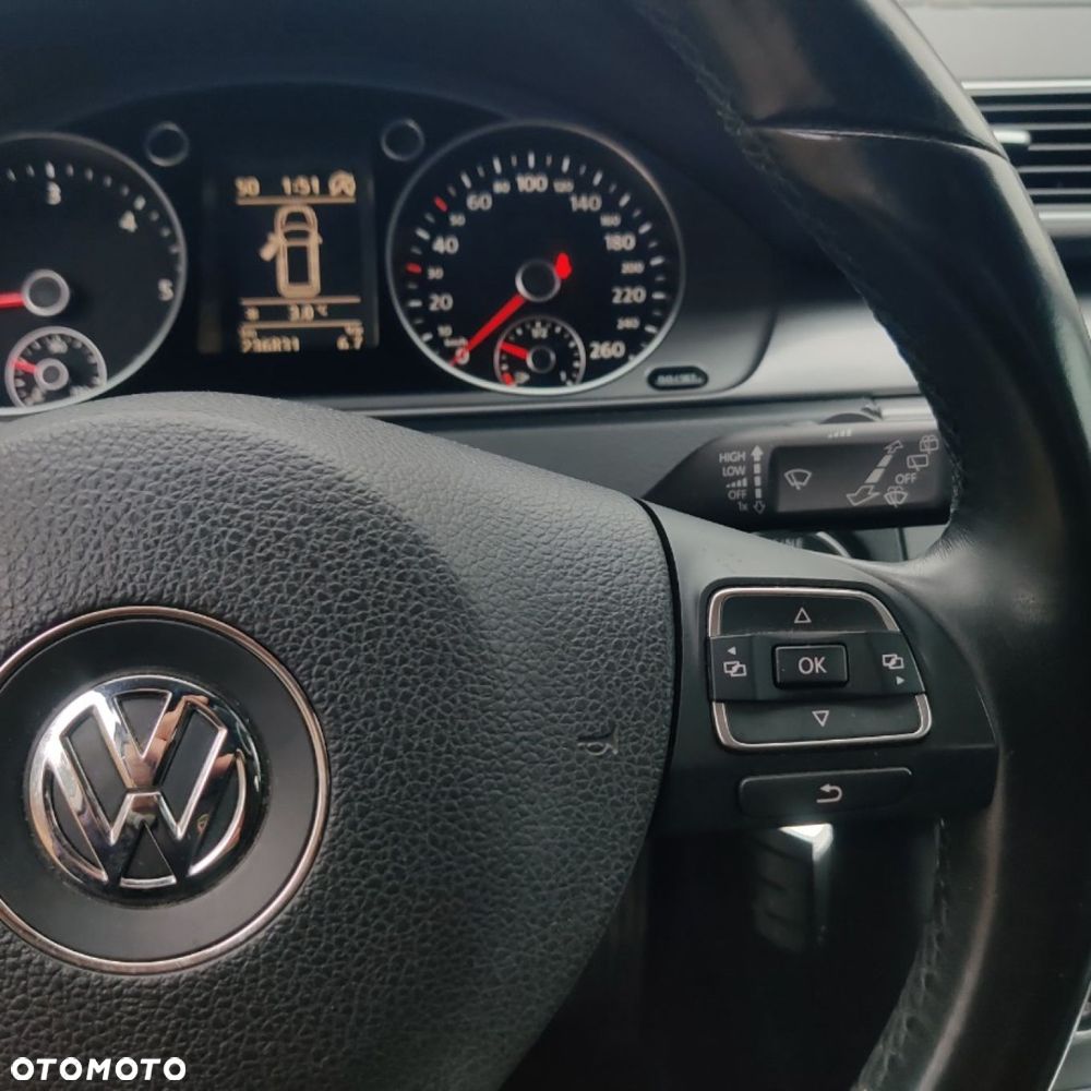 Volkswagen Passat - 21