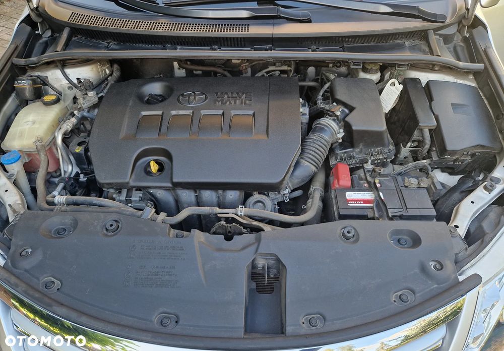 Toyota Avensis 1.8 Premium EU5 MS - 10