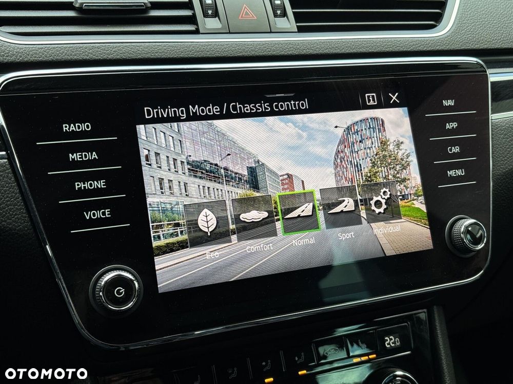 Skoda Superb 2.0 TDI SCR L&K DSG - 24