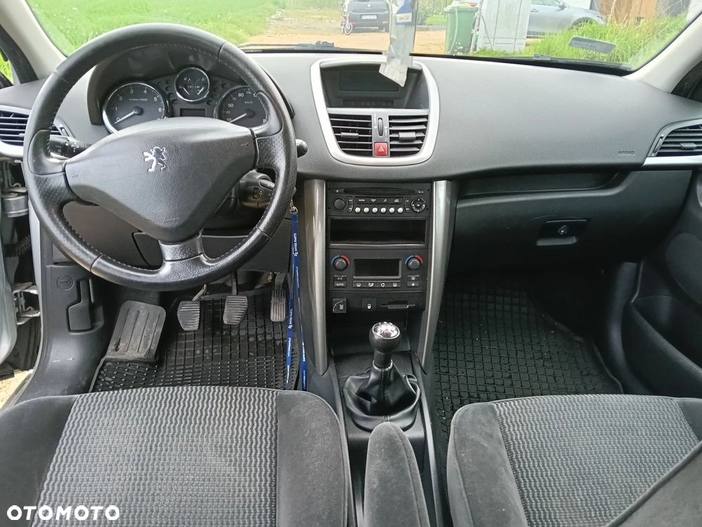 Peugeot 207 1.6 - 8